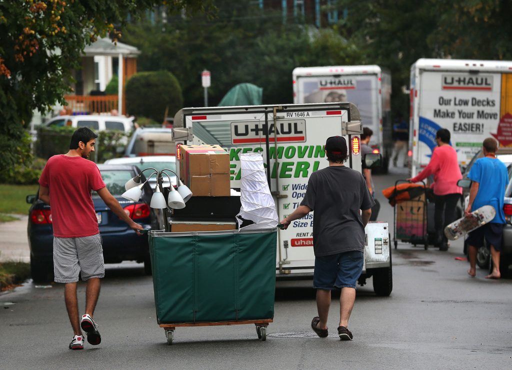 Move in day for college students in the Allston neighborhoods.  Students move in on Pratt Street.  Boston Globe staff Photo by John Tlumacki