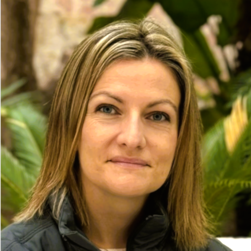 photo of a woman with light skin and shoulder lenght blond highlighted hair